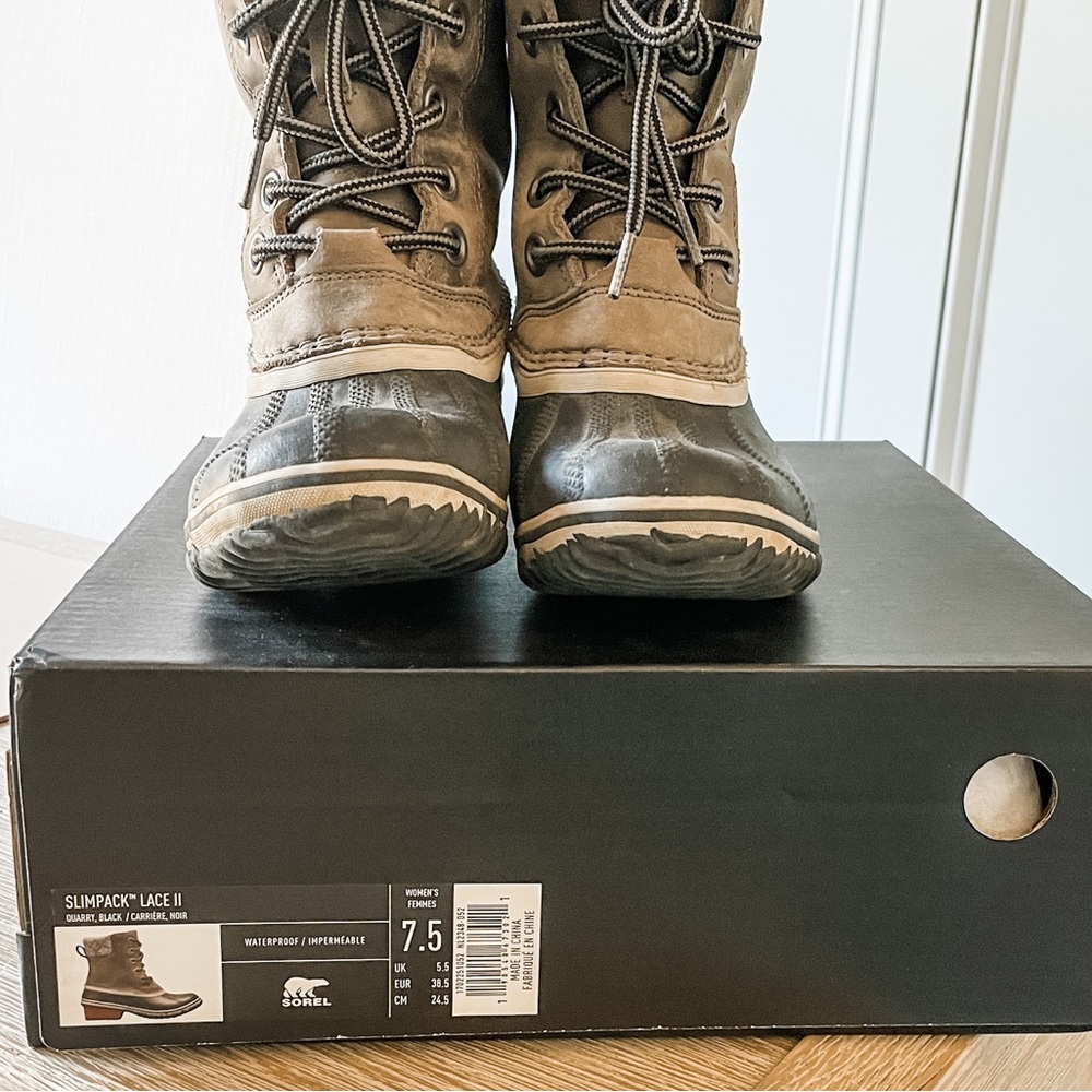 Sorel boots size 7.5 Slimpack style waterproof